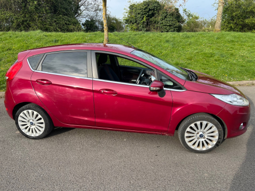 Ford FIESTA  TITANIUM image 2