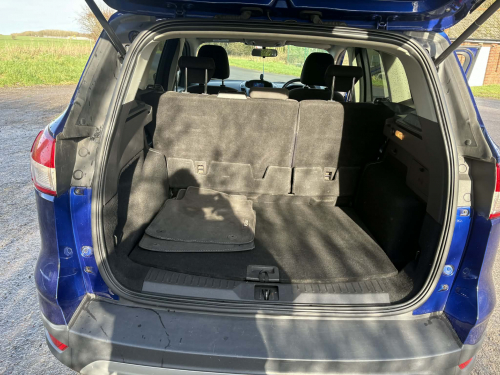 Ford Kuga image 11