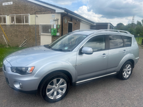 Mitsubishi OUTLANDER image 7