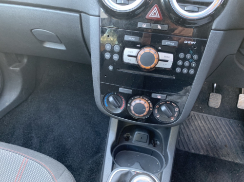 Vauxhall Corsa sxi image 9