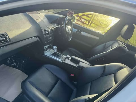 Mercedes - Benz C CLASS C250 CGI image 14