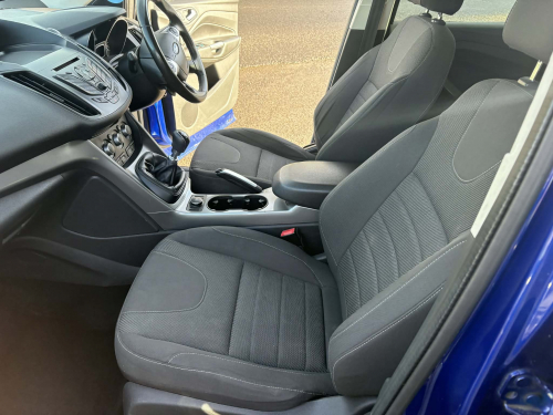 Ford Kuga image 13
