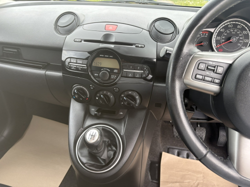 Mazda 2 image 21
