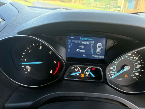 Ford Kuga image 14