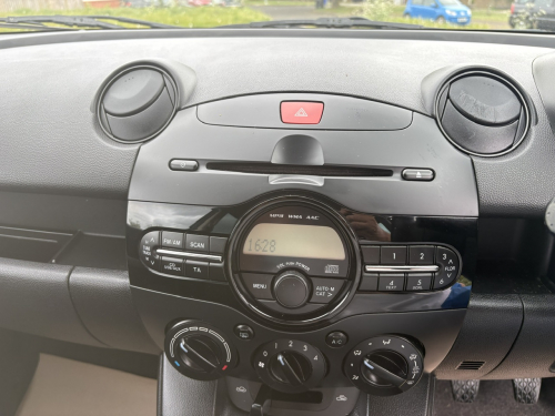 Mazda 2 image 17