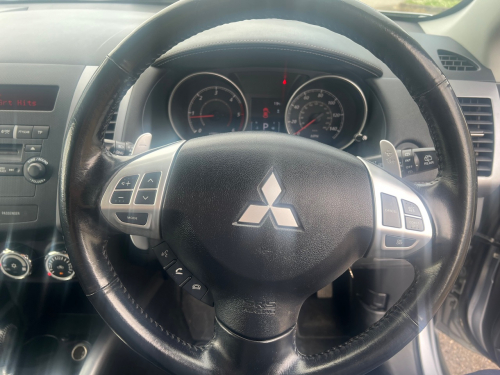 Mitsubishi OUTLANDER image 16