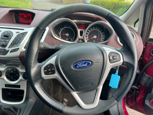 Ford FIESTA  TITANIUM image 18