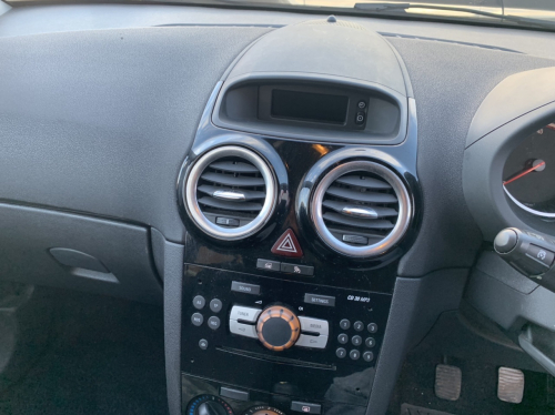 Vauxhall Corsa sxi image 8