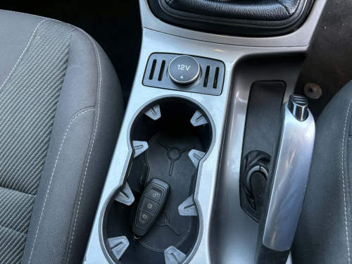 Ford Kuga image 16